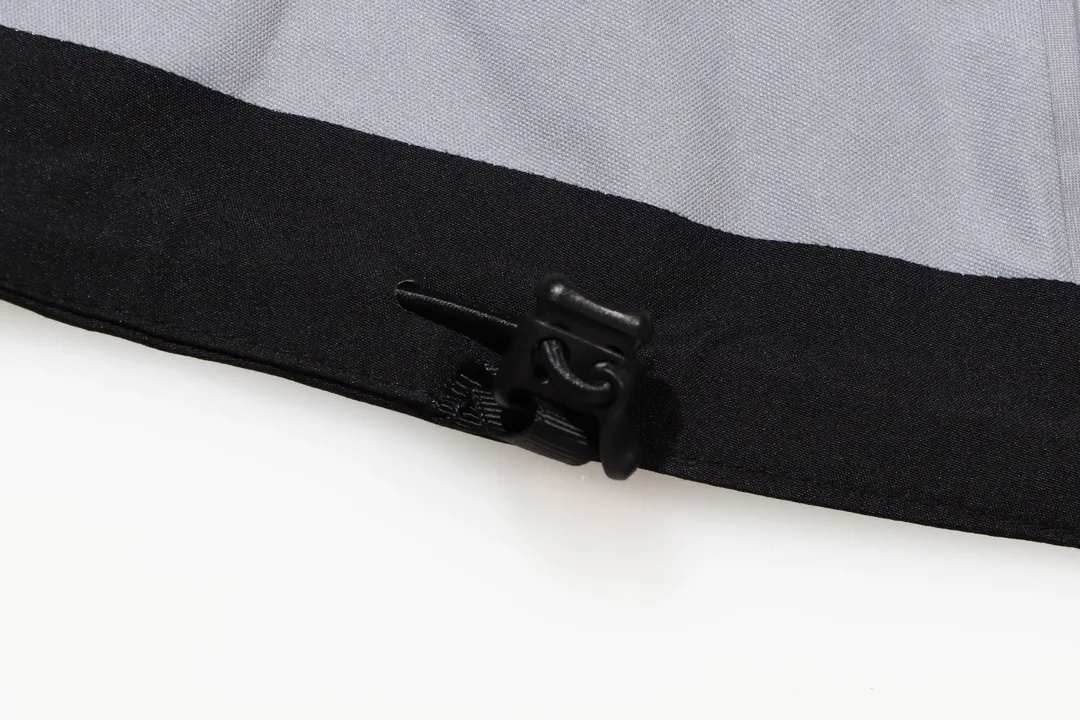 ARC'TERYX GORE-TEX Jacket BETA LT （Yb 3D ， Tri-Durance ） Factory #26844 ， YKK ， ， ， Beta LT ， 。 bluesign@ N 3LGORE-TEX ， Wear-Resistant， 、 Breathable， 。 Storm Hood Water Tight ， ， ， 。 ，VISLON ， Velcro ， Zip-in， ARC TERYX BETA： 。 LT ： ， Wear-Resistant。 GORE-TEX： 、 、Breathable SIZE ：S M L XL XXL